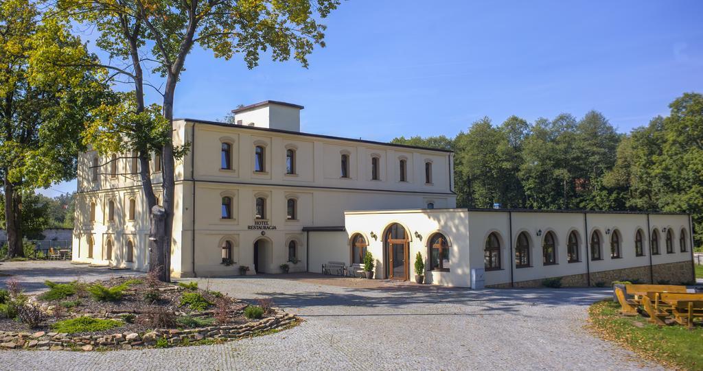 Hotel Stary Mlyn Suchedniów エクステリア 写真